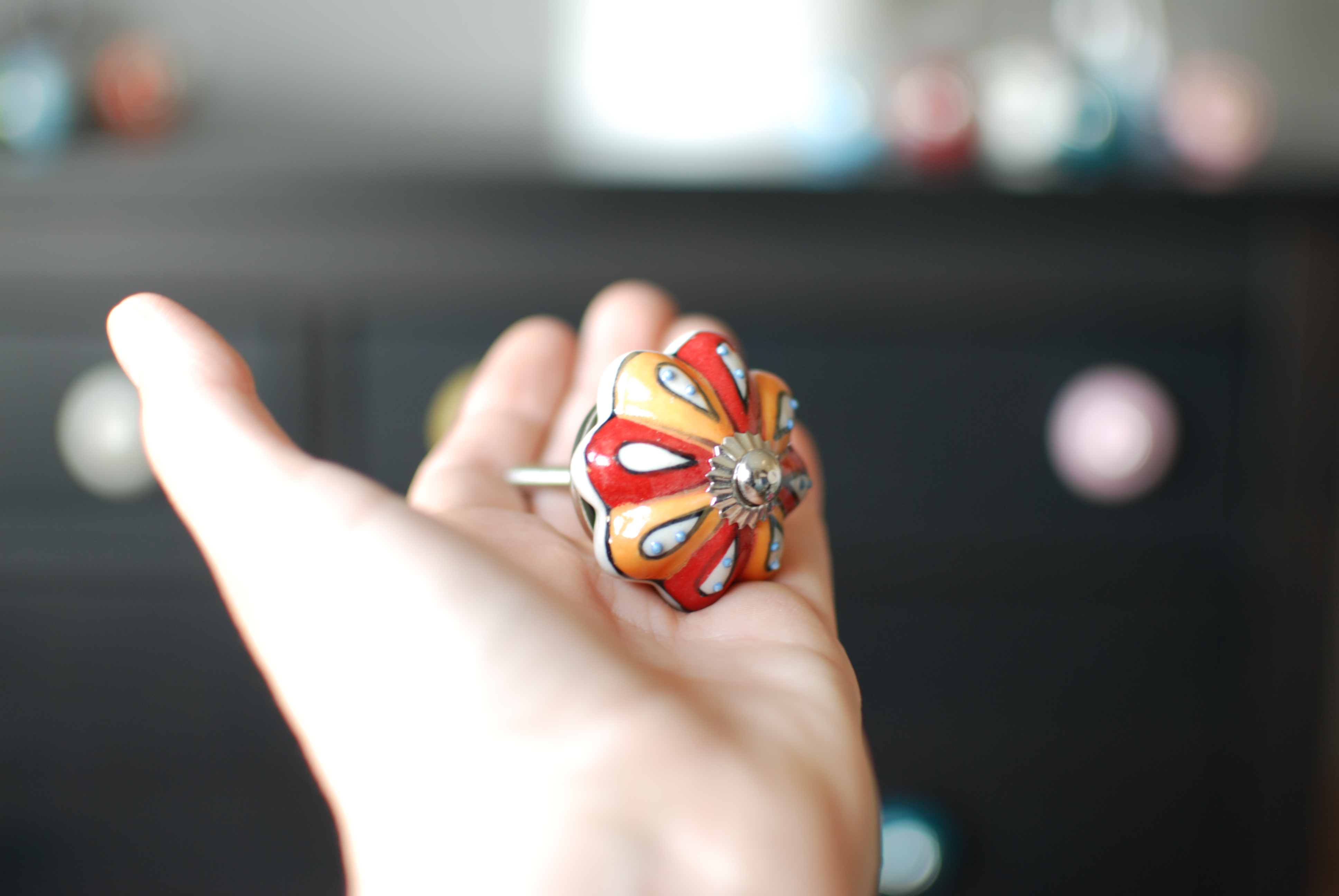 Úchytka tekvička s oranžovo-červeným ornamentom