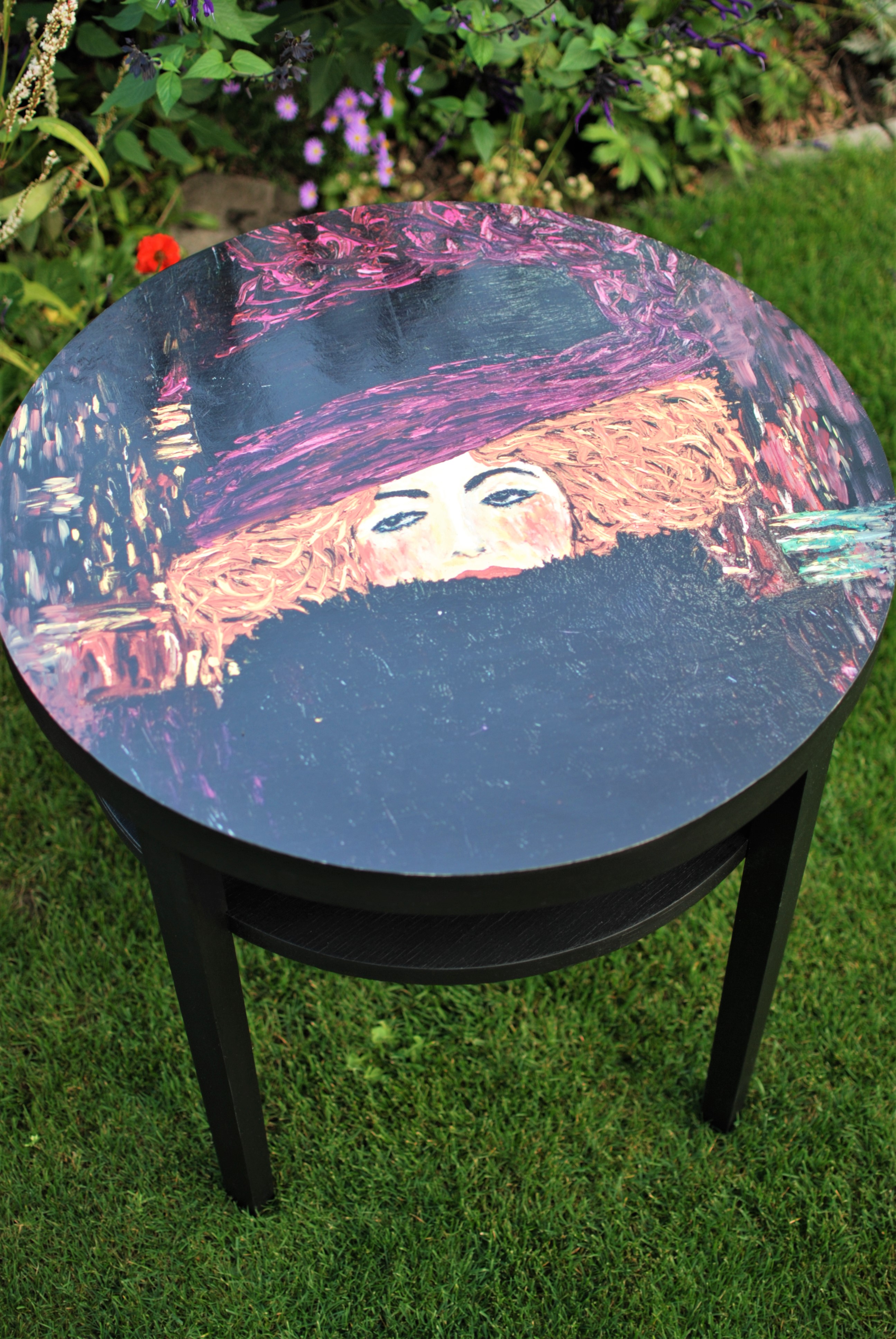 Kávový stolík "Purple Hat"