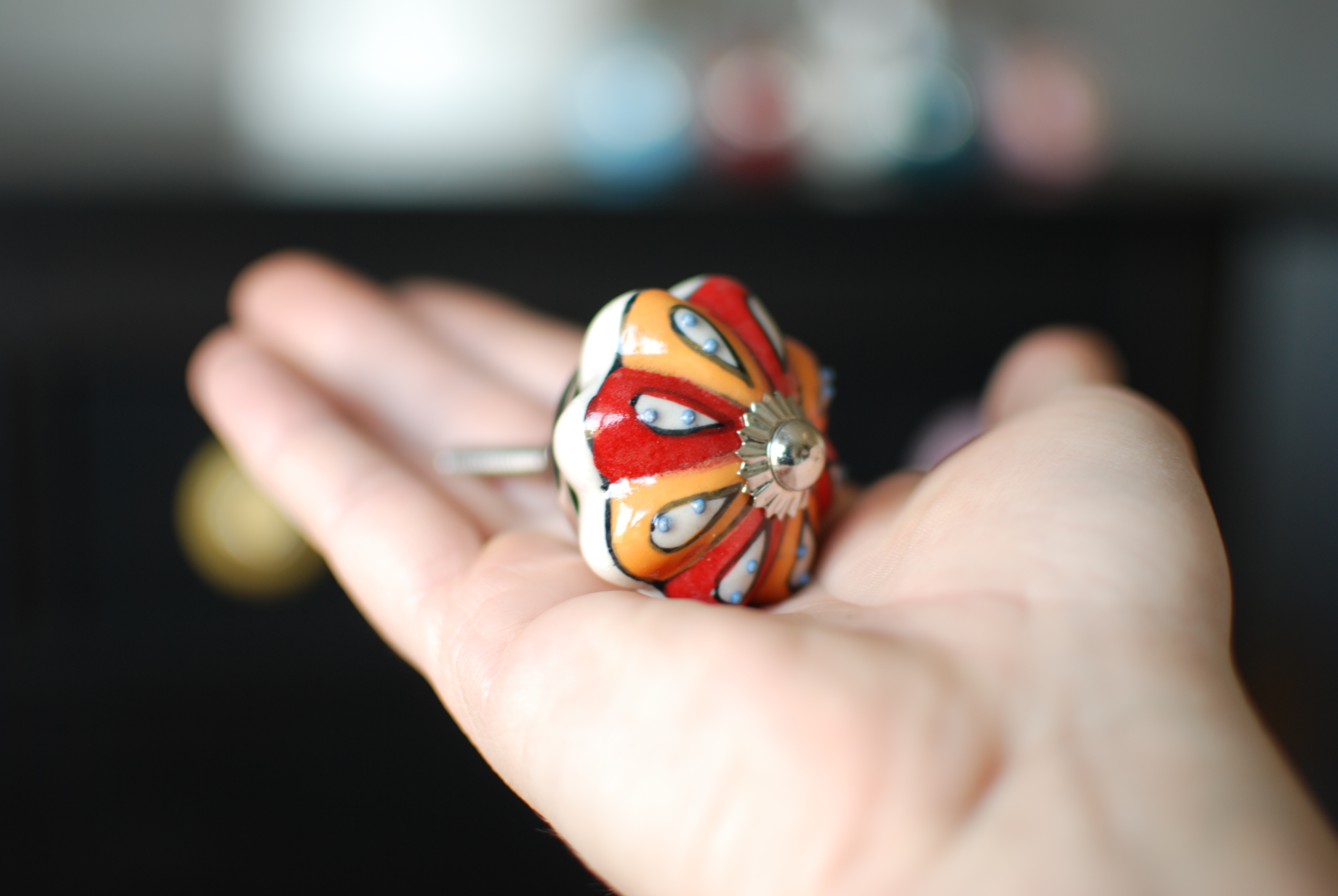 Úchytka tekvička s oranžovo-červeným ornamentom