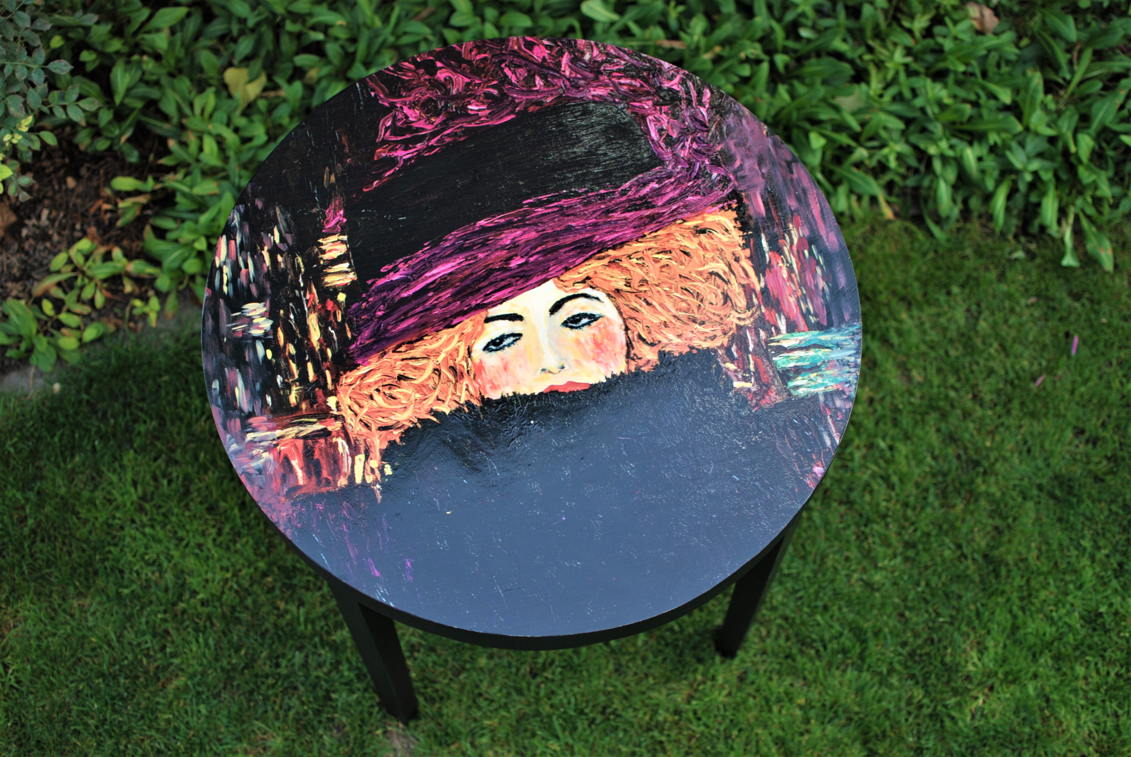 Kávový stolík "Purple Hat"