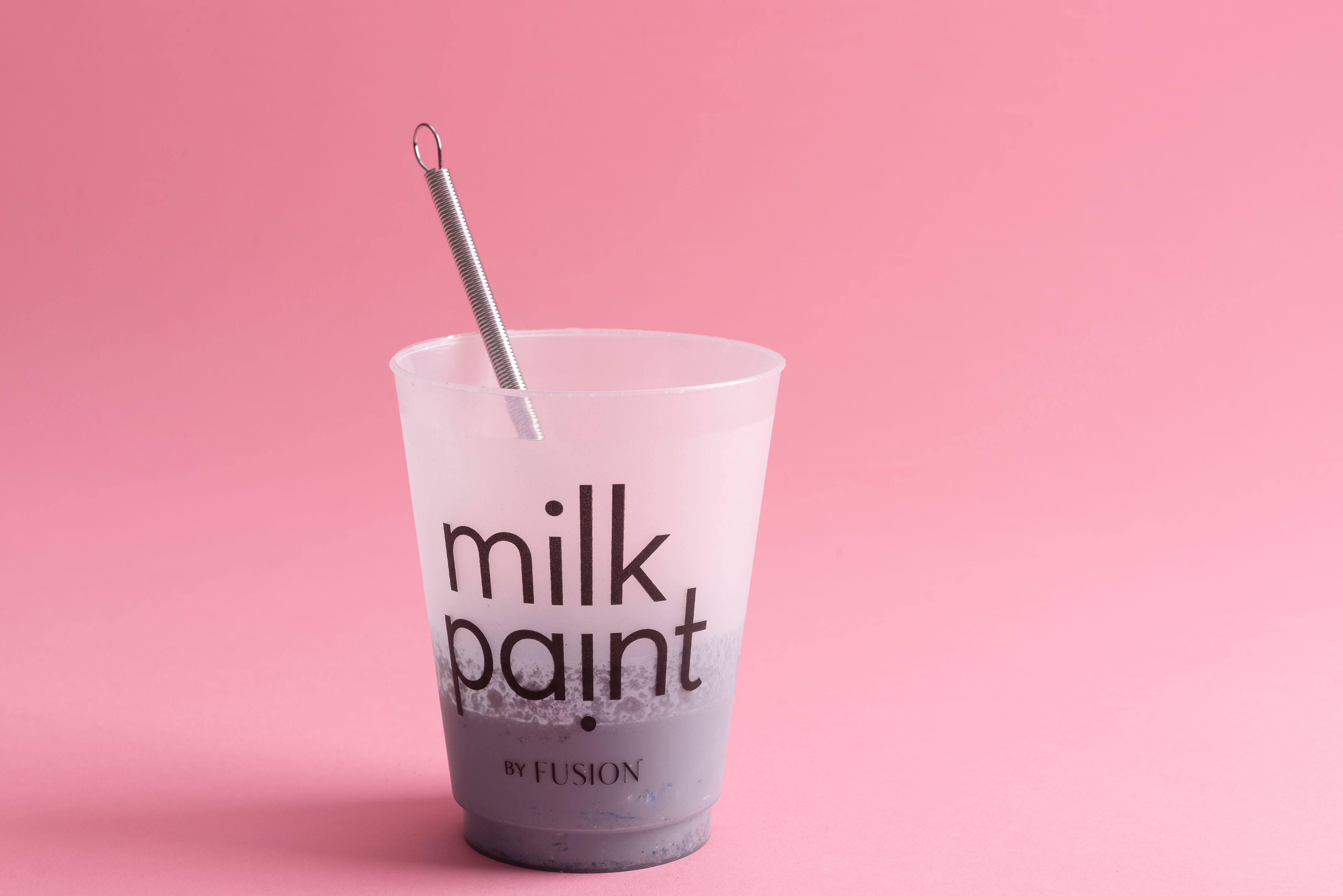 Milk paint teglik na vymiešanie farby
