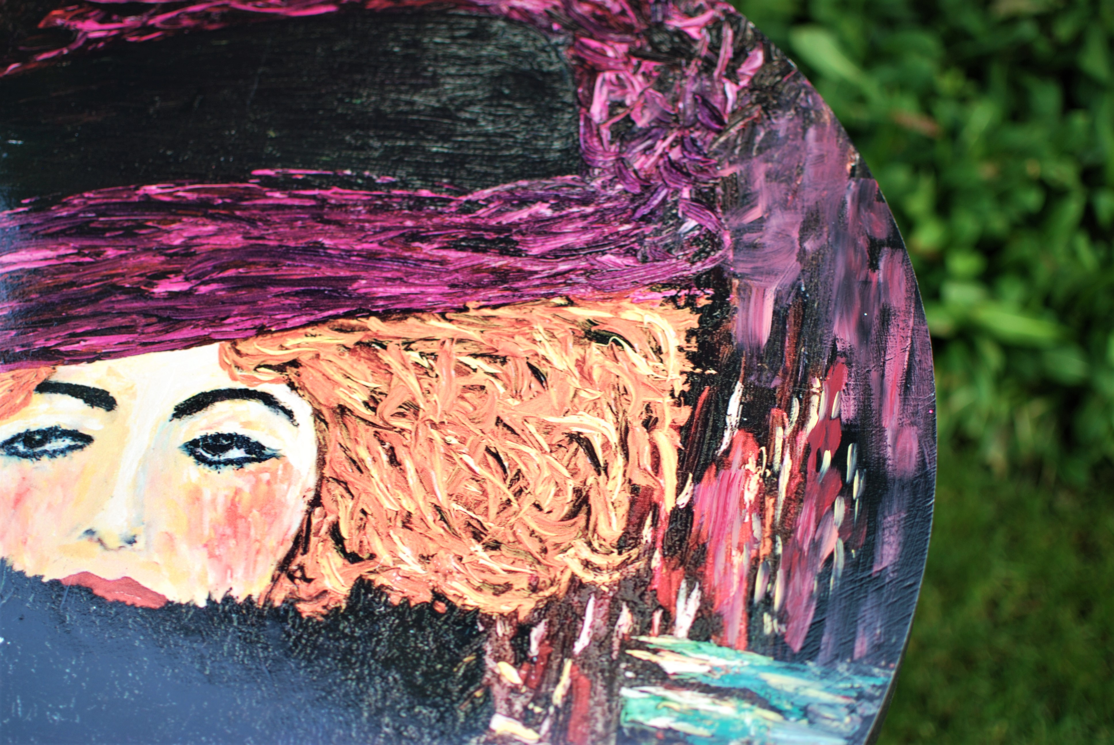 Kávový stolík "Purple Hat"