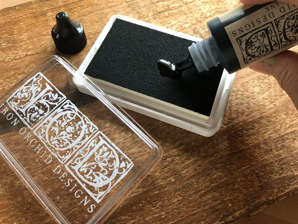 IOD Decor Ink. Pad - pečiatková poduška na atrament