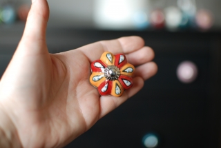 Úchytka tekvička s oranžovo-červeným ornamentom